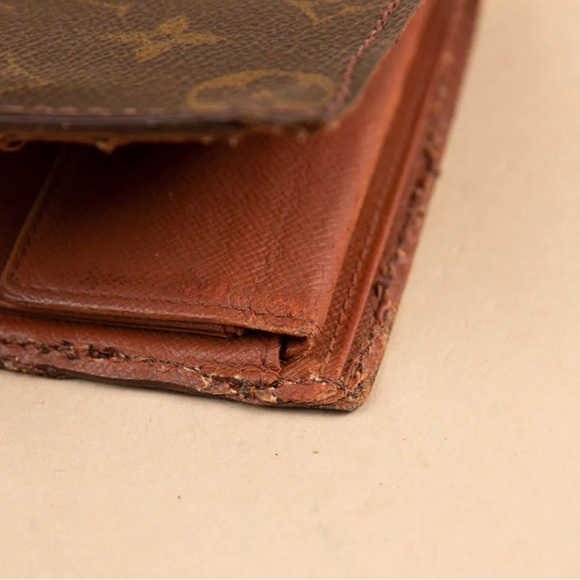 Louis Vuitton Monogram Multiple Wallet - Picture 9 of 9